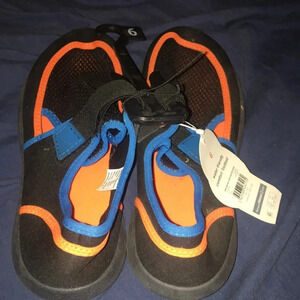 Kids water shoes NWT size 6​​
